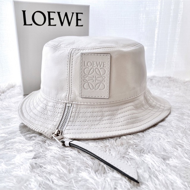 LOEWEバケットハット　フィッシャーマンハット新品  レザーロゴ