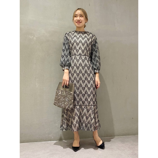 URBAN RESEARCH - LA MAISON リーフレースぺプラムワンピース URBAN RESEARCH - LA MAISON リーフレースぺプラムワンピース