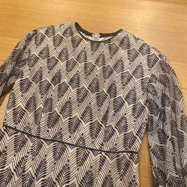 URBAN RESEARCH - LA MAISON リーフレースぺプラムワンピース URBAN RESEARCH - LA MAISON リーフレースぺプラムワンピース