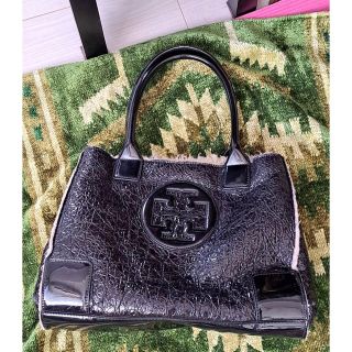 トリーバーチ(Tory Burch)のトリーバーチ  ハンドバック　ムートン　エナメル　ブラック(ハンドバッグ)