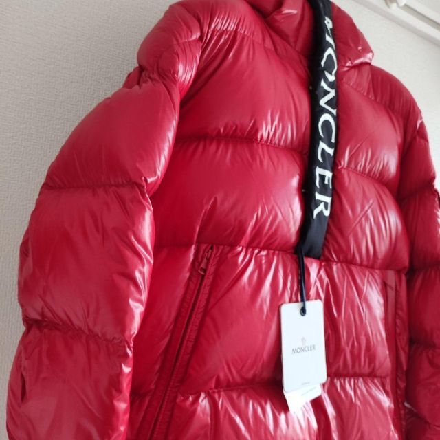 MONCLER(モンクレール)の新品   Moncler モンクレール Maury ４サイズ  レッド メンズのジャケット/アウター(ダウンジャケット)の商品写真