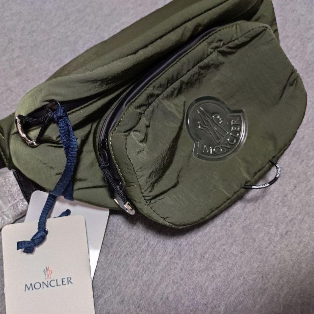 MONCLER(モンクレール)の【新品】MONCLER モンクレール Durance ベルトバッグ カーキ メンズのバッグ(ウエストポーチ)の商品写真