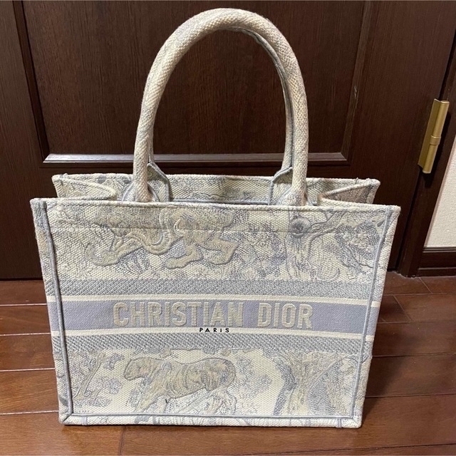 Christian Dior ブックミディアムトートバッグです-