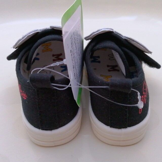 Disney(ディズニー)の【新品】ミッキーマウス　スニーカー　16cm　黒色　ブラック　マジックテープ キッズ/ベビー/マタニティのキッズ靴/シューズ(15cm~)(スニーカー)の商品写真