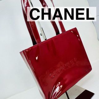 シャネル(CHANEL)のフォロー割適用済シャネル トートバッグ エナメルレザー バーガンディ  エンボス(トートバッグ)