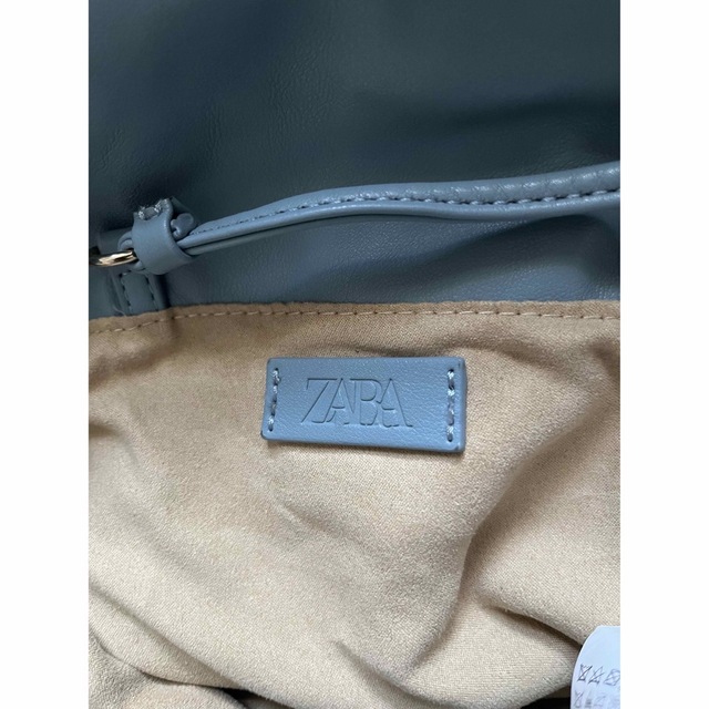 ZARA(ザラ)の新品　ZARA ザラ　ショルダーバッグ　バッグ　へリボーン　人気　完売 レディースのバッグ(ショルダーバッグ)の商品写真