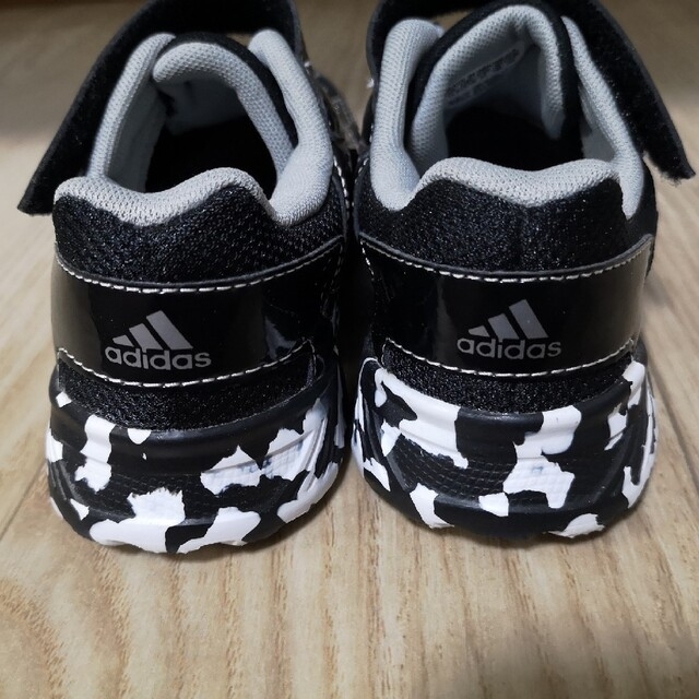 adidas(アディダス)の【未使用品】KIDS アディダスファイト 19.0cm コアブラック キッズ/ベビー/マタニティのキッズ靴/シューズ(15cm~)(スニーカー)の商品写真