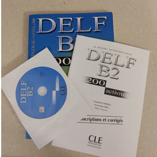 Delf B2. 200 Activities. Textbook + Key