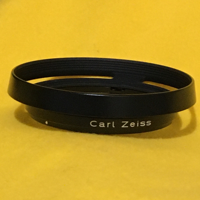 LEICA(ライカ)のCARL ZEISS ビオゴン 広角薄型メタルフード 28/2.8 25/2.8 スマホ/家電/カメラのカメラ(レンズ(単焦点))の商品写真