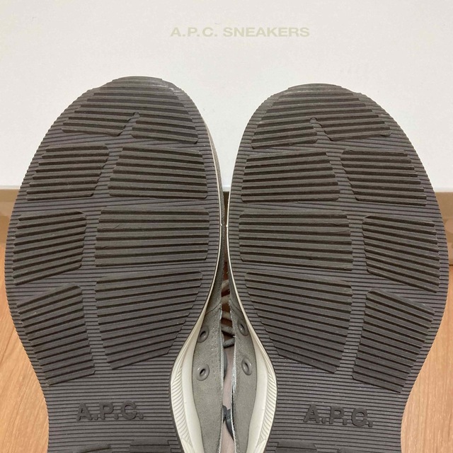 A.P.C(アーペーセー)の美品A.P.C スニーカー  43サイズ　アーペーセー メンズの靴/シューズ(スニーカー)の商品写真