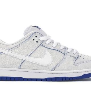 ナイキ(NIKE)のNIKE SB DUNK LOW Porcelain CJ6884-100(スニーカー)