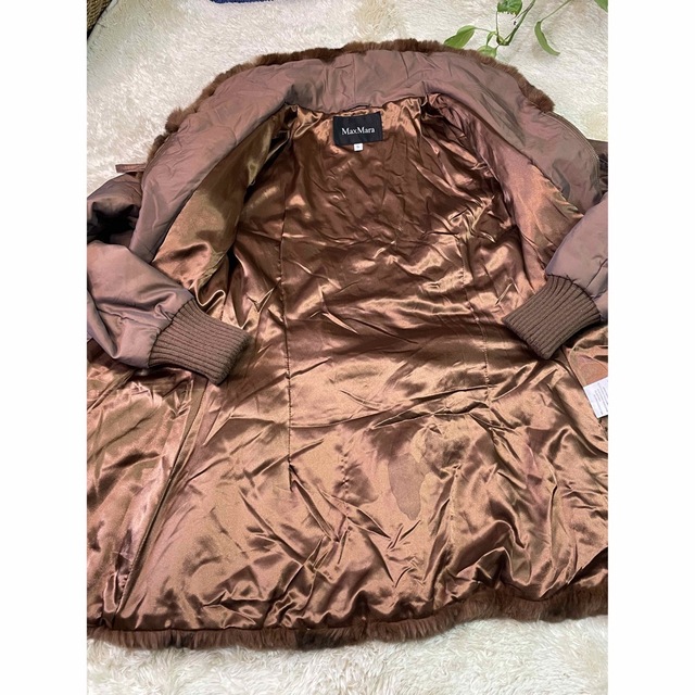 Max Mara(マックスマーラ)のマックスマーラ  中綿 ファー付きコート 美品  レディースのジャケット/アウター(ロングコート)の商品写真
