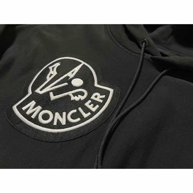 MONCLER(モンクレール)の即完売 MONCLER モンクレール ジーニアス ビック刺繍入り 希少 美品 メンズのトップス(パーカー)の商品写真