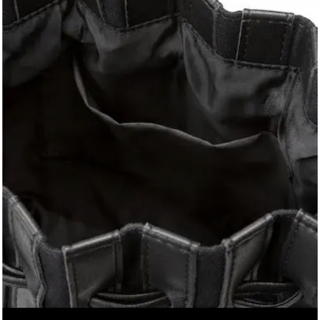 GU(ジーユー)のGU ドローストリングバック　ブラック レディースのバッグ(ショルダーバッグ)の商品写真