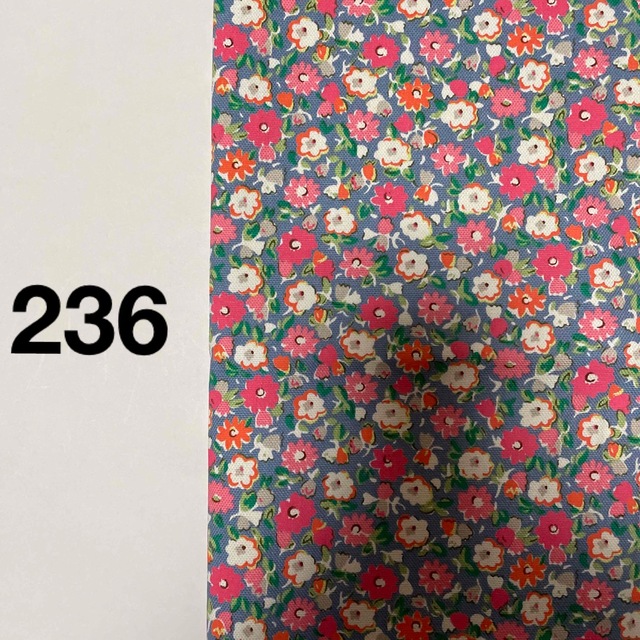 Cath Kidston(キャスキッドソン)の綿生地　帆布　キャスキッドソン　パープルグレー×花柄 ハンドメイドの素材/材料(生地/糸)の商品写真