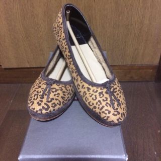 アグ(UGG)のUGG ヒョウ柄フラットシューズ新品(ハイヒール/パンプス)