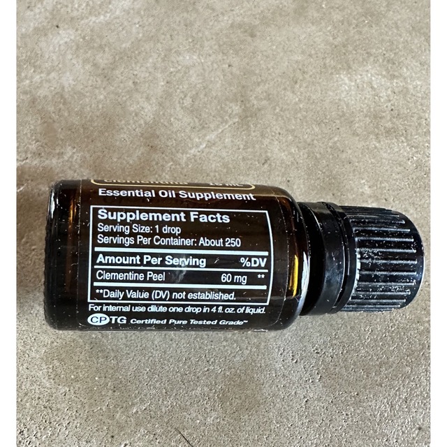 doTERRA(ドテラ)の新品未開封　ドテラ　クレメンタイン　15ml コスメ/美容のリラクゼーション(エッセンシャルオイル（精油）)の商品写真