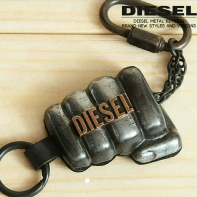 DIESEL(ディーゼル)のTaisei 様専用　　♪DIESELロゴプレート 拳モチーフ キーリング メンズのファッション小物(キーホルダー)の商品写真