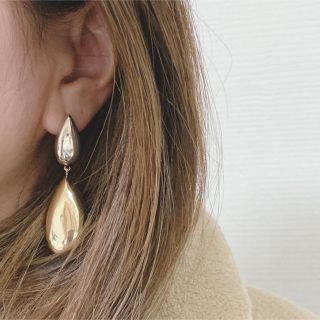 トゥデイフル(TODAYFUL)のBicolor drop pierce 【合金】(ピアス)