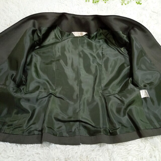 フィオレラ　日本製　タグ付き　スカートスーツ　セットアップ　カーキ　ノーカラー 7