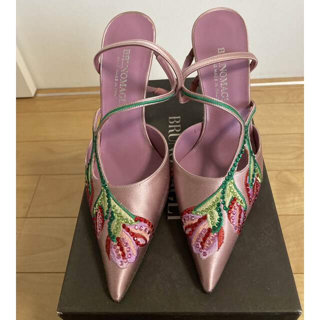 せずクロー⑼ ブルーノマリ パンプス などはお