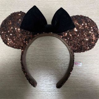 ディズニー(Disney)のミニー　スパンコール　カチューシャ　ブラウン(キャラクターグッズ)