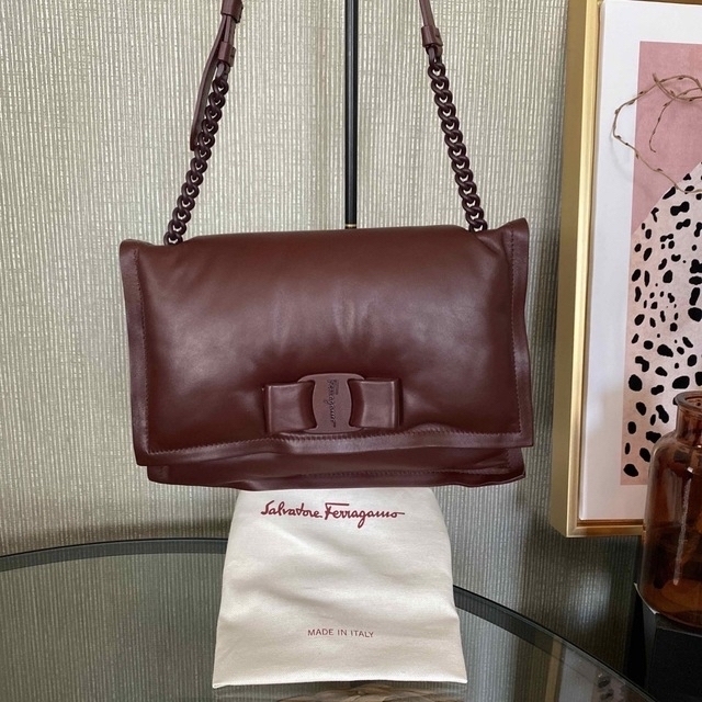 最新コレックション Ferragamo Salvatore - BOW ヴァラ ミディアム 最新コレックション Ferragamo Salvatore - BOW ヴァラ ミディアム