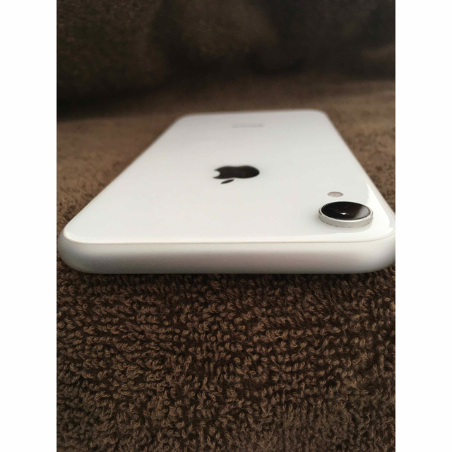 美品】iPhone XR SIMフリー 64GB 海外版 白 美品】iPhone XR SIMフリー 64GB 海外版 白