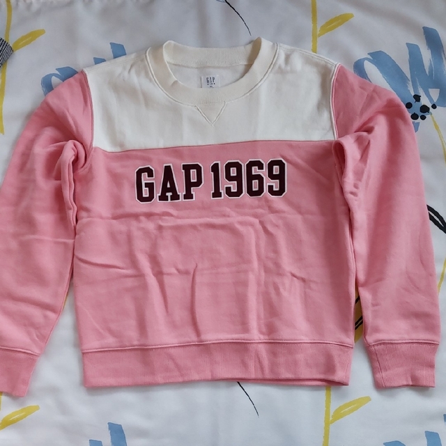 GAP(ギャップ)の最終　150 - 160 美品　GAP　ギャップ　トレーナー　ピンク　白 キッズ/ベビー/マタニティのキッズ服女の子用(90cm~)(Tシャツ/カットソー)の商品写真