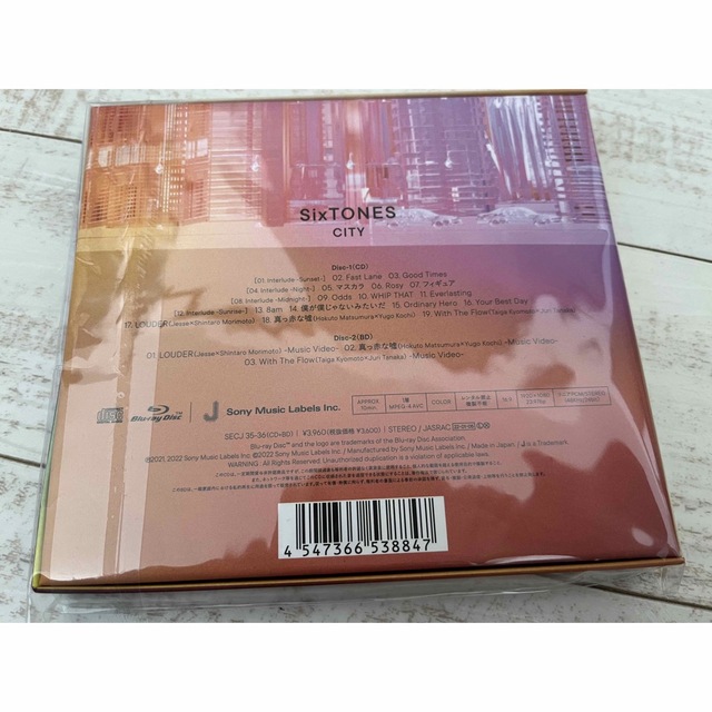SixTONES(ストーンズ)のSixTONES CITY ステッカー（初回盤B/Blu-ray Disc付） エンタメ/ホビーのCD(ポップス/ロック(邦楽))の商品写真