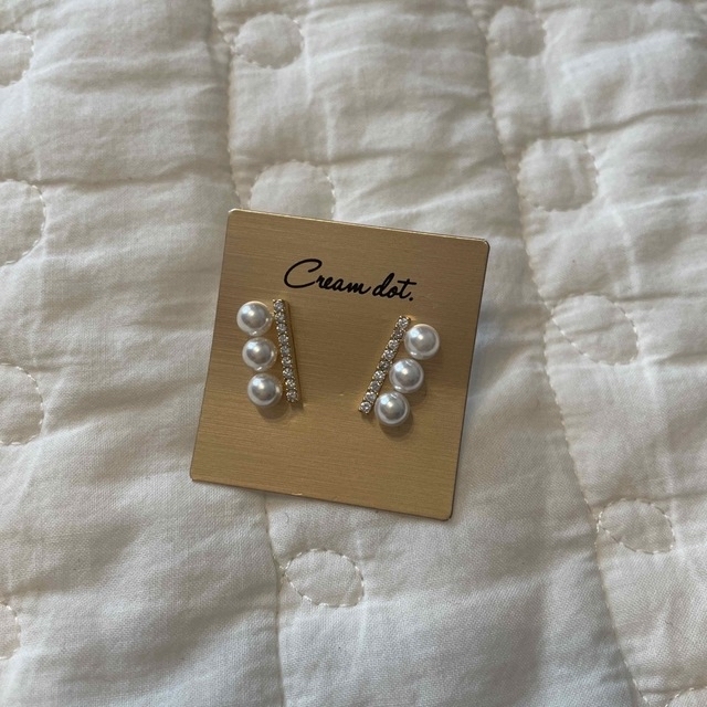 Cream dot(クリームドット)のcream dot. 3連パールピアス/stella accessoryピアス レディースのアクセサリー(ピアス)の商品写真