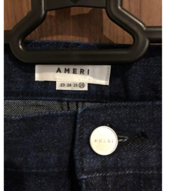 Ameri VINTAGE(アメリヴィンテージ)のAmeri CENTER CUT OFF STRAIGHT DENIM レディースのパンツ(デニム/ジーンズ)の商品写真