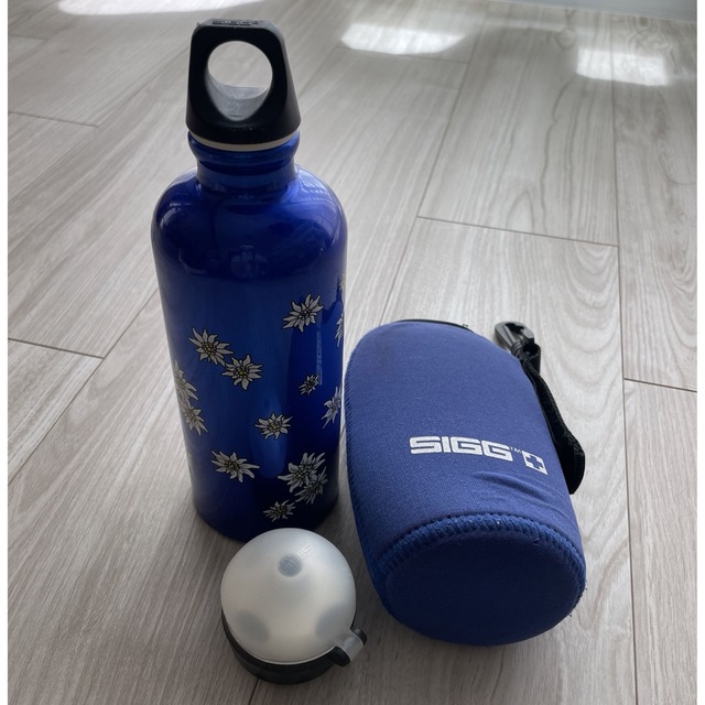 SIGG(シグ)のSIGG ボトル、カバー　600ml スポーツ/アウトドアのアウトドア(登山用品)の商品写真