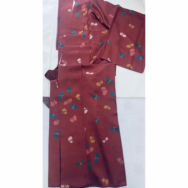 蝶柄　小紋　正絹　茶x赤 レディースの水着/浴衣(着物)の商品写真