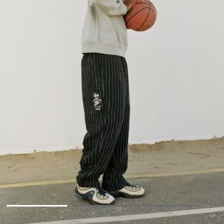 ナイキ(NIKE)のNIKE stussy ストライプウールパンツ(スラックス)