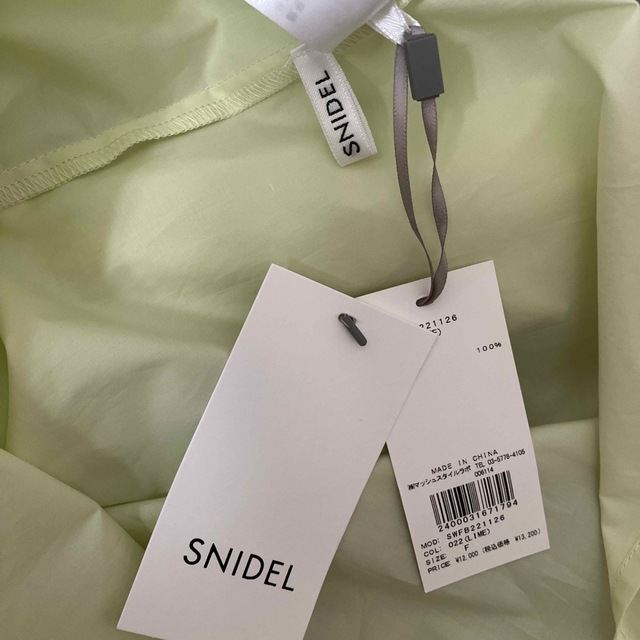 SNIDEL(スナイデル)のスナイデル　テープボウタイブラウス レディースのトップス(シャツ/ブラウス(半袖/袖なし))の商品写真