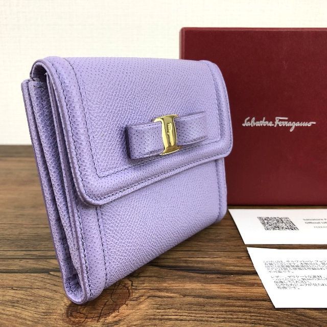 美品 Salvatore Ferragamo コンパクト財布 ヴァラ 302302ブランド名