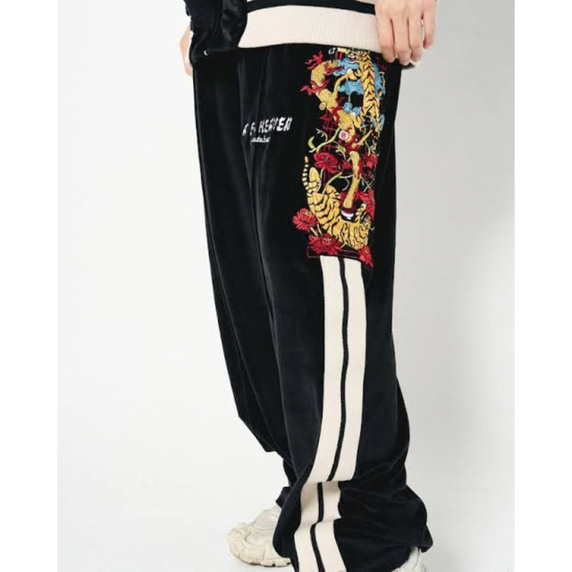 チュウカタベタイTiger track pants【Black】