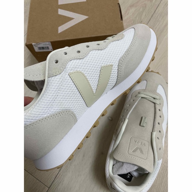 VEJA(ヴェジャ)のVEJA  新品未使用スニーカー　38 レディースの靴/シューズ(スニーカー)の商品写真