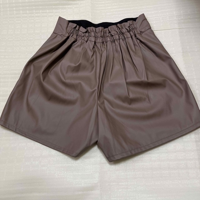 【新品】レディース　ショートパンツ★フェイクレザー レディースのパンツ(カジュアルパンツ)の商品写真