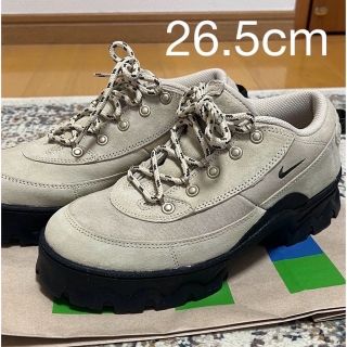 ナイキ(NIKE)のNIKE WMNSナイキ ラハールロー  LAHARLOW 26.5 ベージュ(スニーカー)