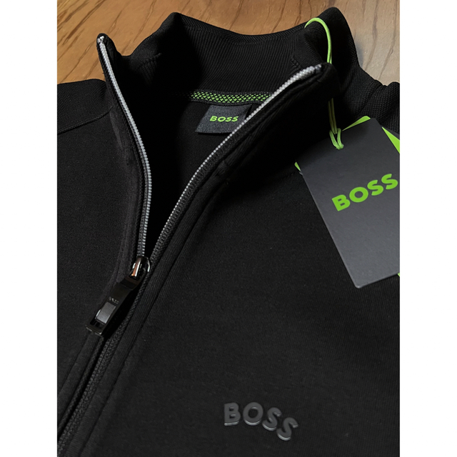 HUGO BOSS(ヒューゴボス)のヒューゴボス  新品未使用　Mサイズ  トラックスーツ　黒　HUGO BOSS メンズのトップス(スウェット)の商品写真