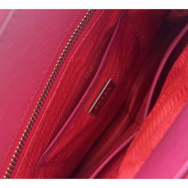 PRADA(プラダ)のPRADA ピンク　ハンドバッグ レディースのバッグ(ハンドバッグ)の商品写真