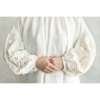 ネストローブ(nest Robe)のtowavase リネン 刺繍スモックブラウス(シャツ/ブラウス(長袖/七分))