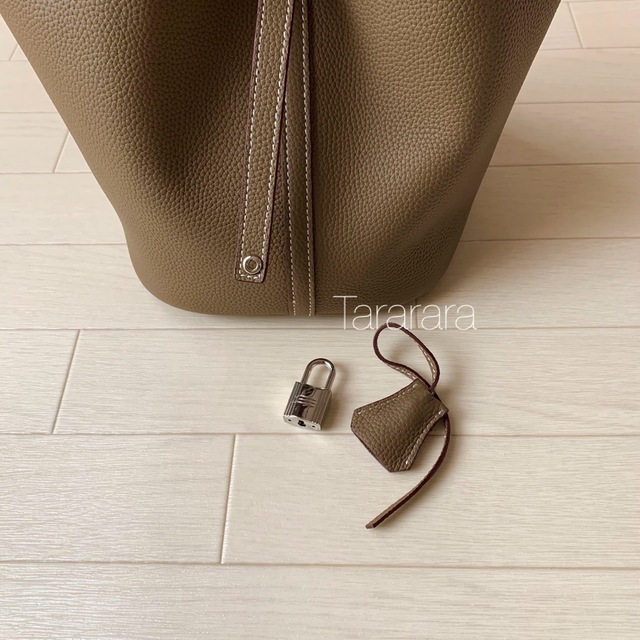 ●leather bucket bag グレーブラウンM●本革 レディースのバッグ(トートバッグ)の商品写真