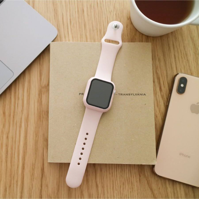 Apple Watch(アップルウォッチ)のSALE★ピンク アップルウォッチ Apple watch バンド カバー メンズの時計(ラバーベルト)の商品写真