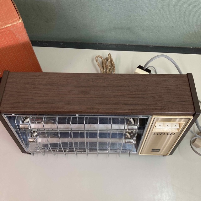 東芝 - 東芝 電気 ストーブ SR-655B 600W 暖房器具 家電 昭和 東芝 - 東芝 電気 ストーブ SR-655B 600W 暖房器具 家電 昭和