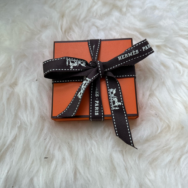 Hermes(エルメス)のエルメスフィイスパウダー コスメ/美容のベースメイク/化粧品(フェイスパウダー)の商品写真