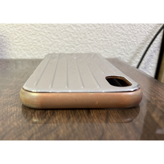 RIMOWA(リモワ)のリモア RIMOWA iPhone XR スマホケース ローズゴールド スマホ/家電/カメラのスマホアクセサリー(iPhoneケース)の商品写真