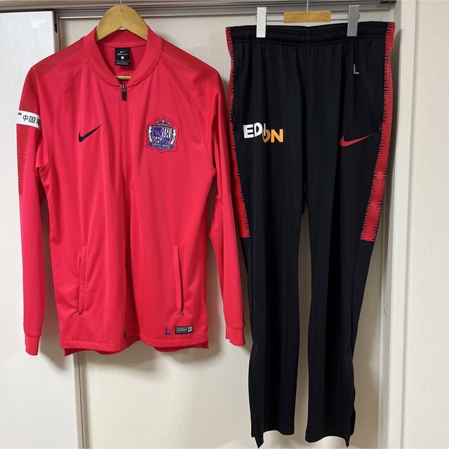 NIKE(ナイキ)のサンフレッチェ広島 支給 練習着 上下セット スポーツ/アウトドアのサッカー/フットサル(ウェア)の商品写真